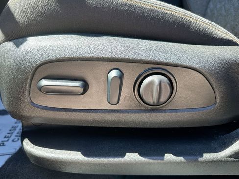 Used 2023 Chevrolet Equinox LT image 14