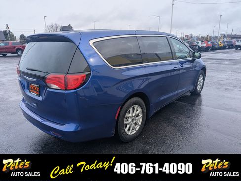 Used 2021 Chrysler Voyager LX image 4