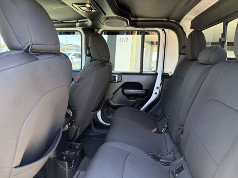 Used 2023 Jeep Gladiator Sport AWD/4WD image 15