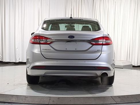 Used 2017 Ford Fusion SE w/ Fusion SE Technology Package image 16