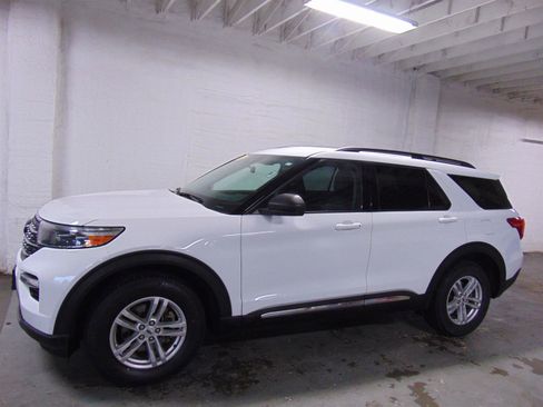 Used 2023 Ford Explorer XLT w/ Equipment Group 202A image 2