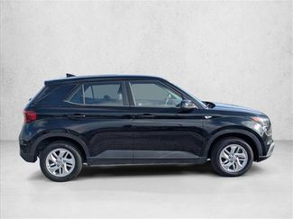 Used 2021 Hyundai Venue SE FWD video 4