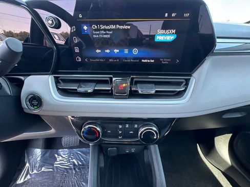 Used 2025 Chevrolet TrailBlazer LT image 28