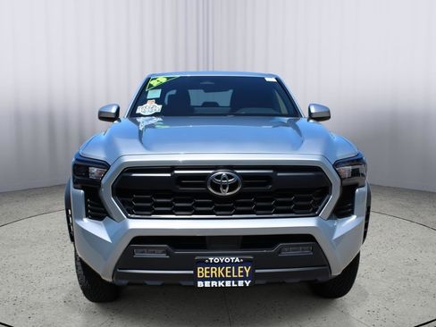Used 2025 Toyota Tacoma TRD Off-Road AWD/4WD image 3