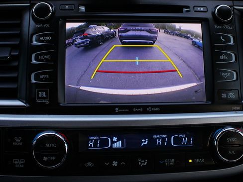 Used 2018 Toyota Highlander Limited image 27