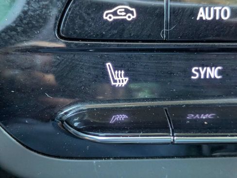 Used 2023 Buick Envision Essence w/ Sport Touring Package AWD/4WD image 24