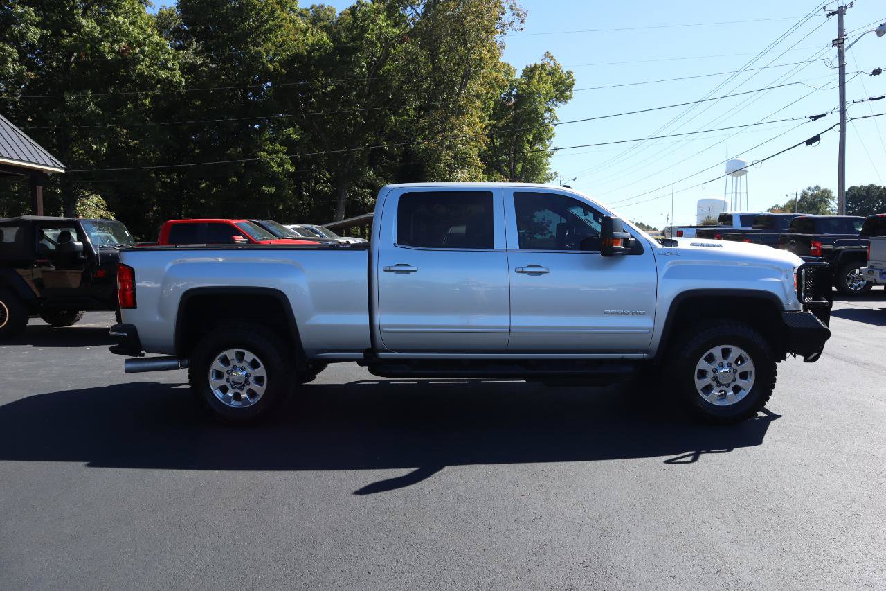Used 2019 GMC Sierra 2500 SLE w/ SLE Preferred Package AWD/4WD image 4