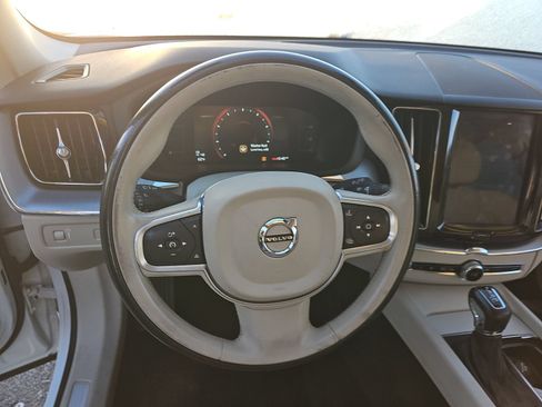 Used 2018 Volvo XC60 T5 Momentum AWD/4WD image 8