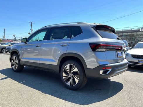 New 2025 Volkswagen Taos SE image 5