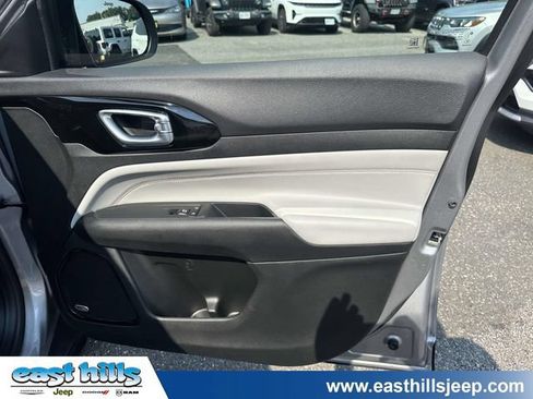Used 2023 Jeep Compass Limited w/ Sun and Sound Group AWD/4WD image 27