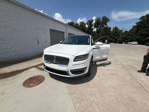 Used 2020 Lincoln Nautilus Reserve w/ Equipment Group 201A FWD image 3