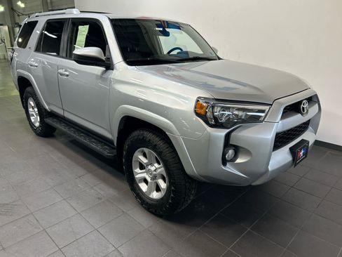 Used 2014 Toyota 4Runner SR5 AWD/4WD image 2