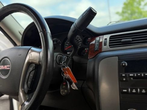 Used 2013 GMC Yukon XL SLE w/ Convenience Package AWD/4WD image 9