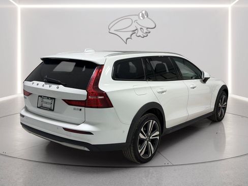 Used 2025 Volvo V60 B5 Cross Country Plus AWD/4WD image 5