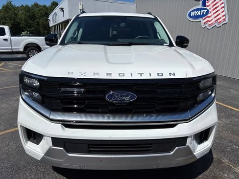 Used 2026 Ford Expedition Platinum w/ Driver's Package AWD/4WD image 9
