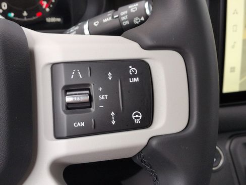 Used 2025 Land Rover Defender 110 S image 17