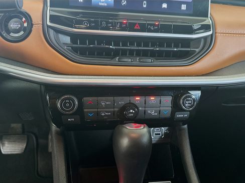 Used 2024 Jeep Compass Limited w/ Sun and Sound Group AWD/4WD image 23