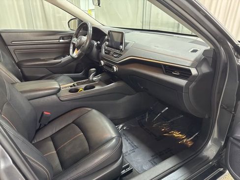 Used 2022 Nissan Altima 2.5 SR w/ Midnight Edition Package image 10