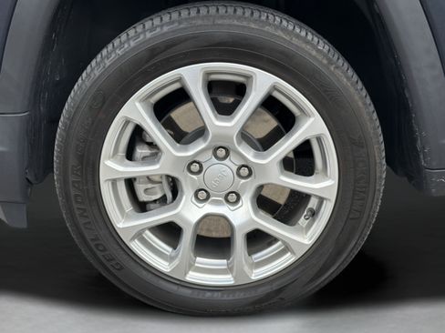 Used 2024 Jeep Compass Latitude AWD/4WD image 25