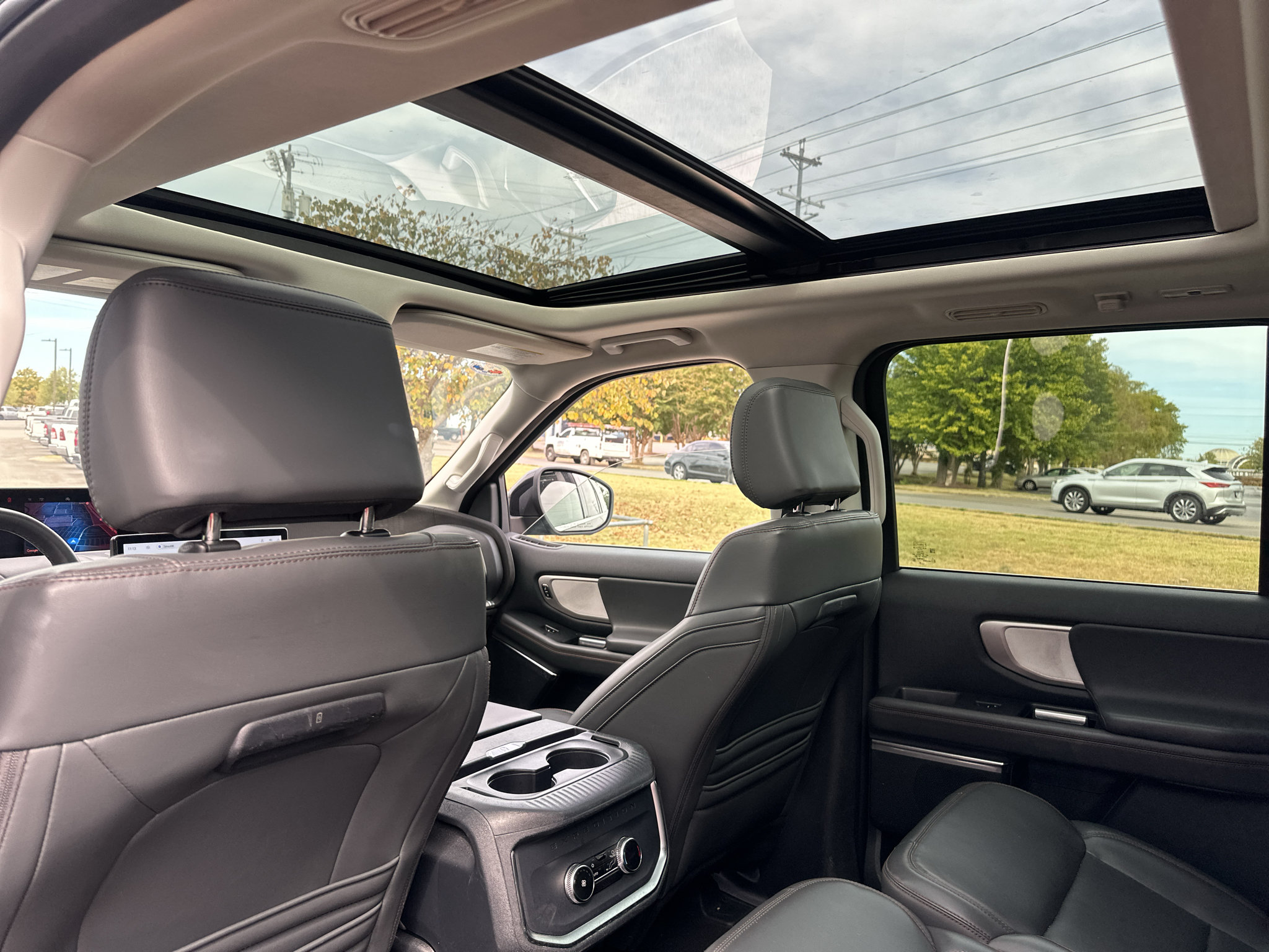 Used 2025 Ford Expedition Active AWD/4WD image 19