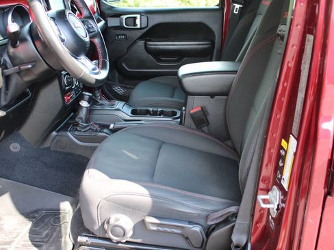 Used 2021 Jeep Gladiator Rubicon w/ Trailer Tow Package AWD/4WD image 7