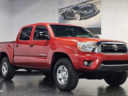 Used 2013 Toyota Tacoma PreRunner w/ SR5 Pkg RWD image 2