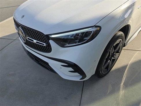 Used 2025 Mercedes-Benz GLC 350e 4MATIC image 12