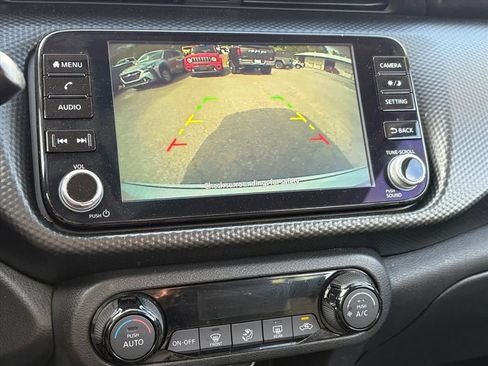 Used 2022 Nissan Kicks SV FWD image 9