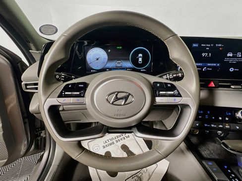 Used 2022 Hyundai Elantra SEL w/ Convenience Package FWD image 17