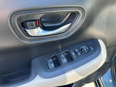 Used 2024 Honda HR-V LX image 41