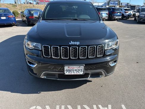 Used 2018 Jeep Grand Cherokee Limited image 3