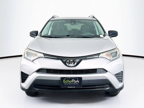 Used 2018 Toyota RAV4 LE image 2