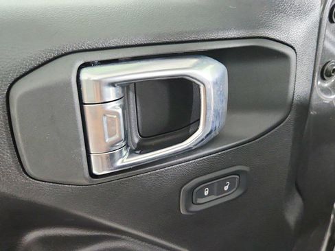 Used 2025 Jeep Gladiator Sport AWD/4WD image 18
