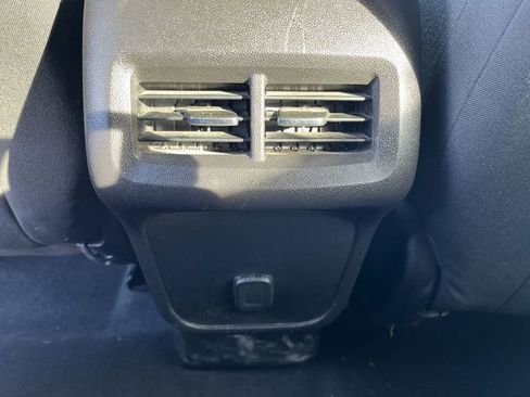 Used 2018 Chevrolet Equinox LT image 23