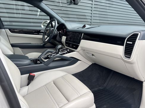 Used 2022 Porsche Cayenne image 13