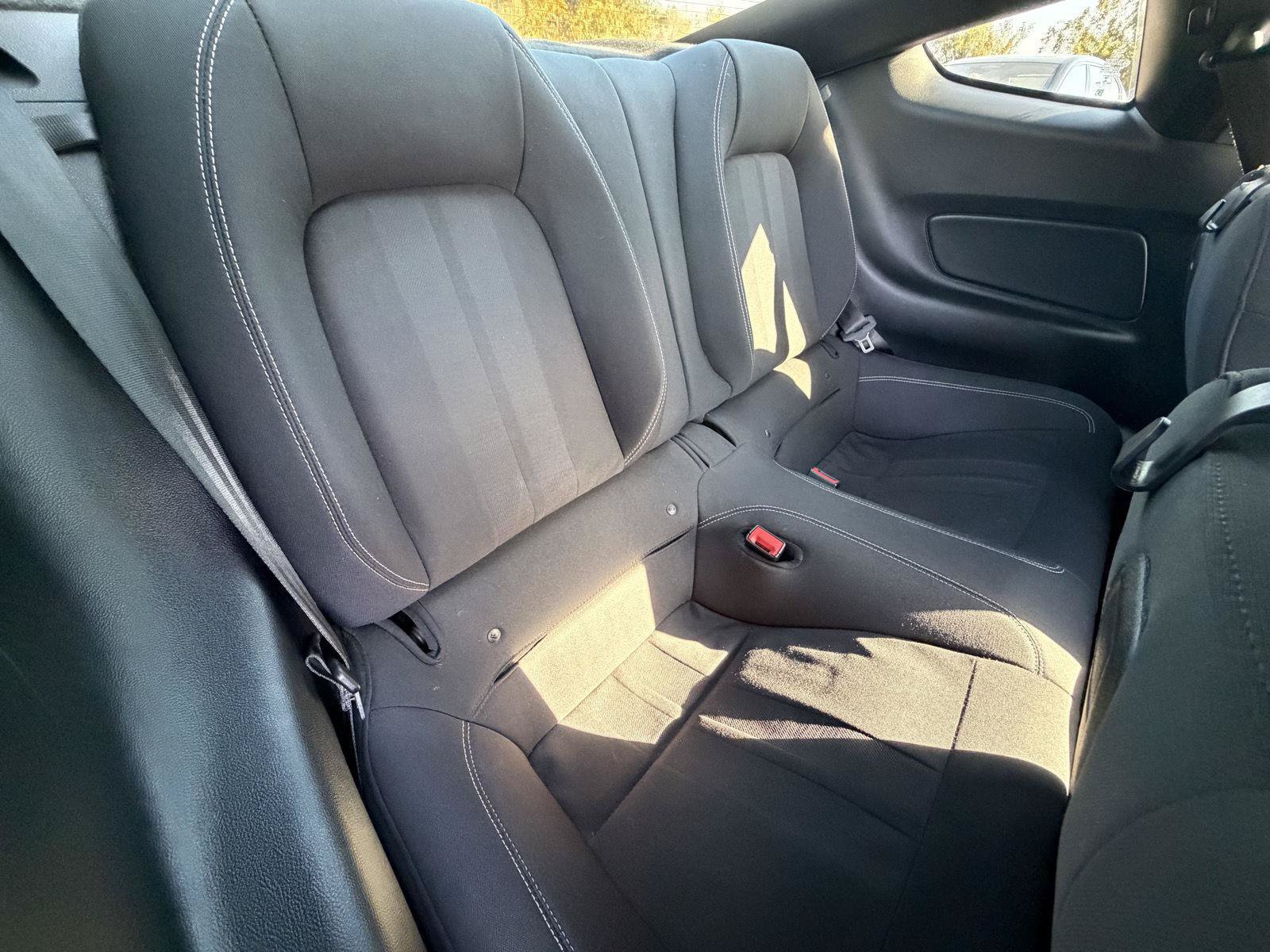 Used 2018 Ford Mustang Coupe RWD image 21