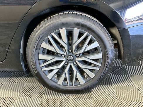 Used 2024 Nissan Altima 2.5 SV FWD image 22