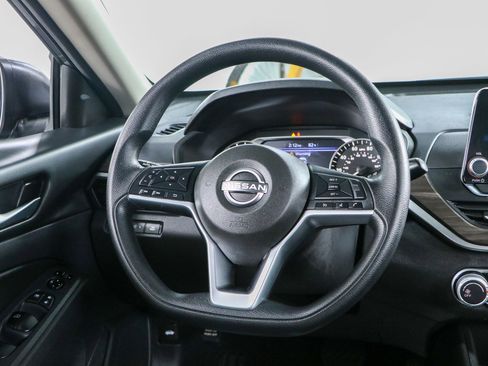 Used 2025 Nissan Altima 2.5 SV FWD image 12