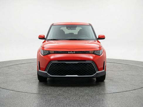 Used 2025 Kia Soul LX w/ LX Technology Package image 2