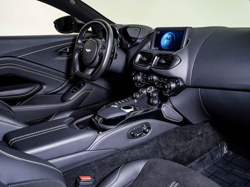 Used 2023 Aston Martin V8 Vantage Coupe image 17