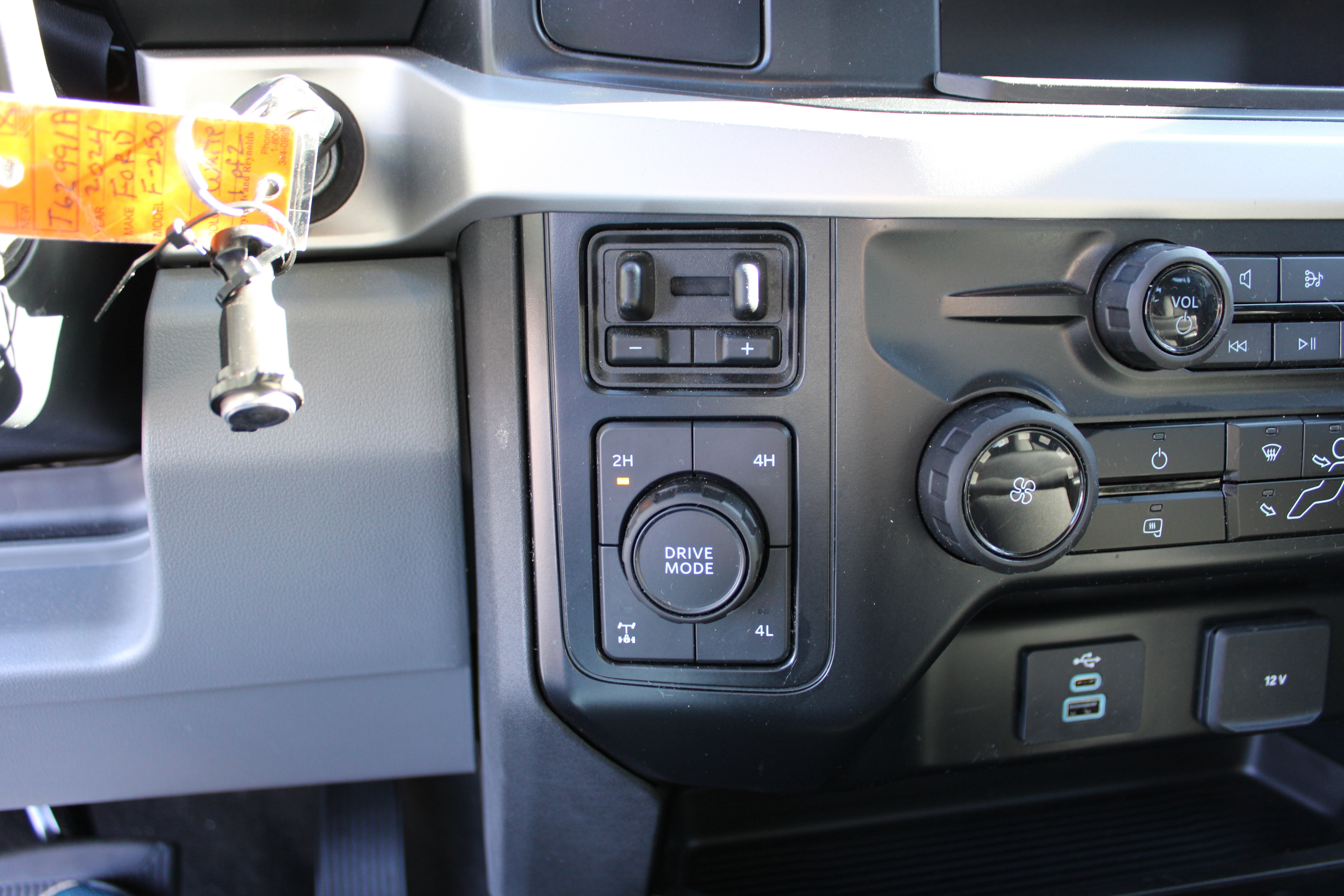 Used 2024 Ford F250 XL w/ STX Appearance Package AWD/4WD image 22