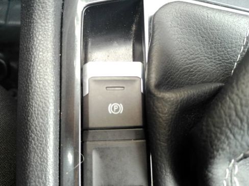 Used 2022 Volkswagen Tiguan S image 46