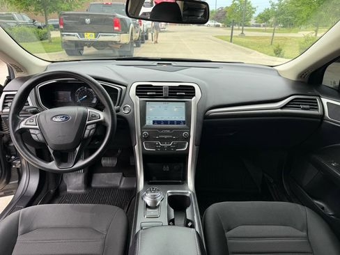 Used 2020 Ford Fusion SE FWD image 12