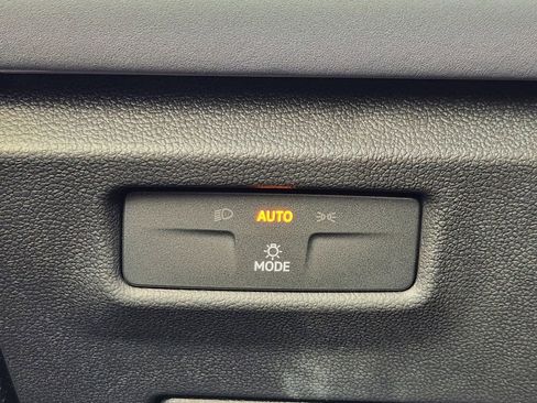 New 2026 Volkswagen Tiguan SE image 12