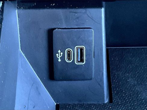 Used 2025 Ford F150 Lariat w/ FX4 Off-Road Package image 33