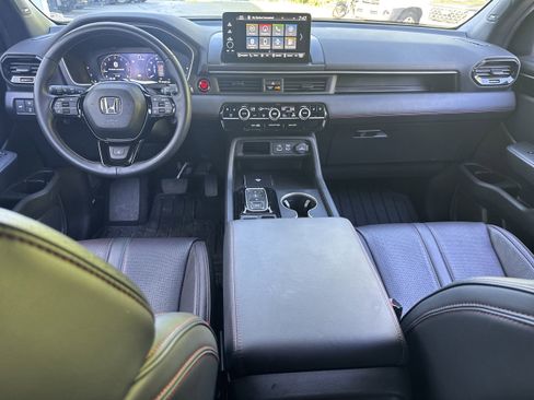 Used 2025 Honda Pilot Black Edition image 19