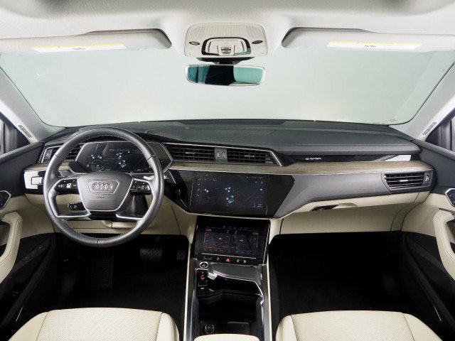 Used 2024 Audi Q8 e-tron Premium Plus w/ Premium Plus Package AWD/4WD image 3