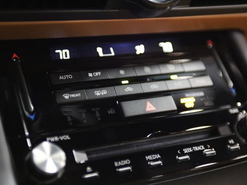 Used 2025 Lexus IS 350 F Sport w/ Accessory Package RWD image 31
