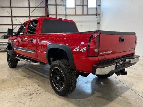 Used 2005 Chevrolet Silverado 2500 LT w/ Heavy-Duty Power Package AWD/4WD image 11