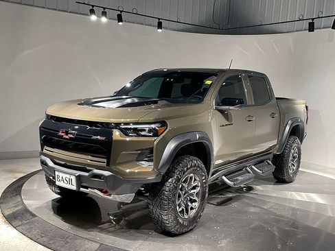 Used 2025 Chevrolet Colorado ZR2 w/ Technology Package image 8